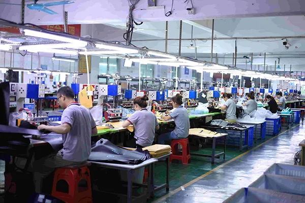 Dry Bag Manufacturer: OEM & Custom Waterproof Bag Production Guide